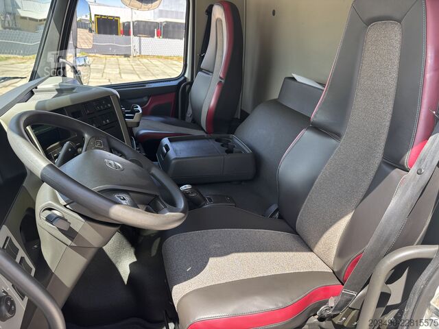 Nákladné vozidlo s nástavbou na prepravu nápojov Volvo FM 330 6x2 , Lift-Lenkachse, 2 t LBW