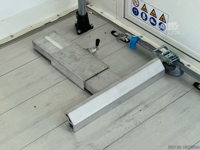 Car carrier van MERCEDES-BENZ Sprinter 519 CDI CAZOO Sportwagentransporter