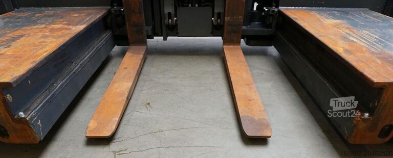 χειροκίνητος στοιβαχτής Combilift C2500GT