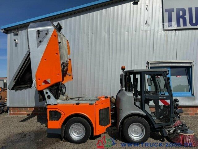 Balayeuse de voirie Hako Citymaster 1600 4x4 Sweeper - 5.401 BH + Klima