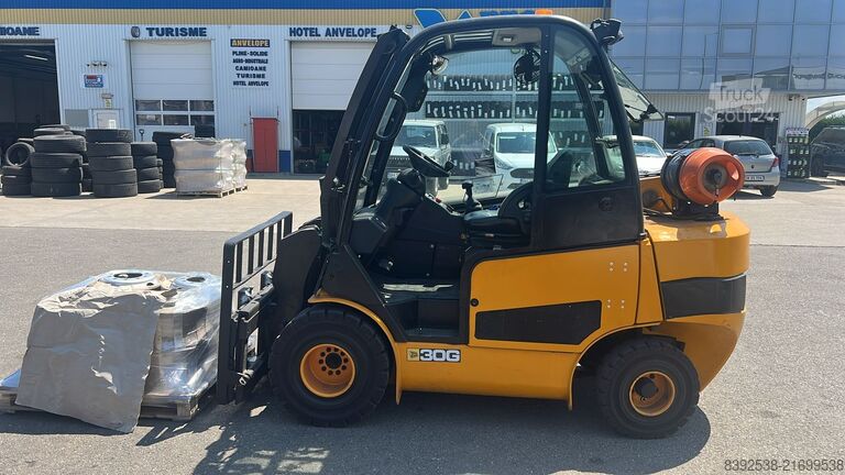 Teleskopik ekskavatör JCB TLT30G