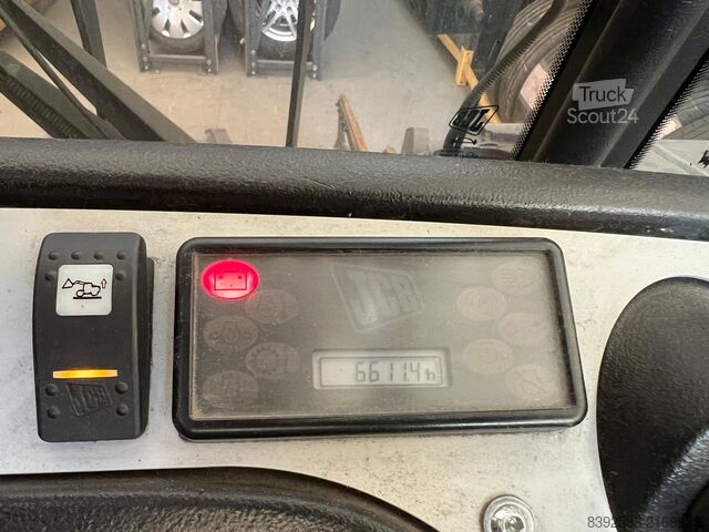 Stivuitor cu catarg retractabil JCB TLT30G