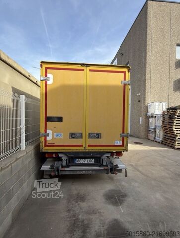 Camião de caixa fechada DAF LF 230