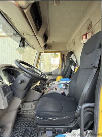 Camião de caixa fechada DAF LF 230