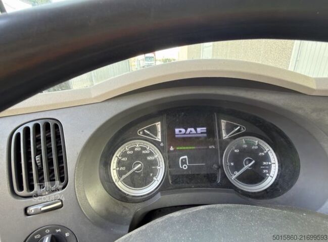 Camião de caixa fechada DAF LF 230