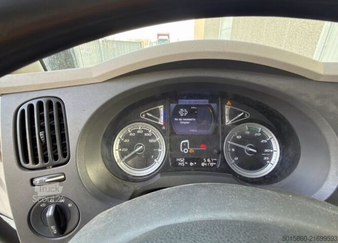 Camião de caixa fechada DAF LF 230