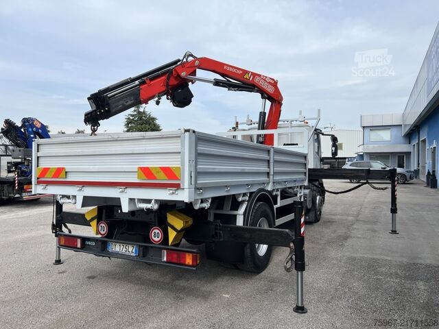 LKW mit Festaufbau und Kran Iveco Eurocargo 180e28