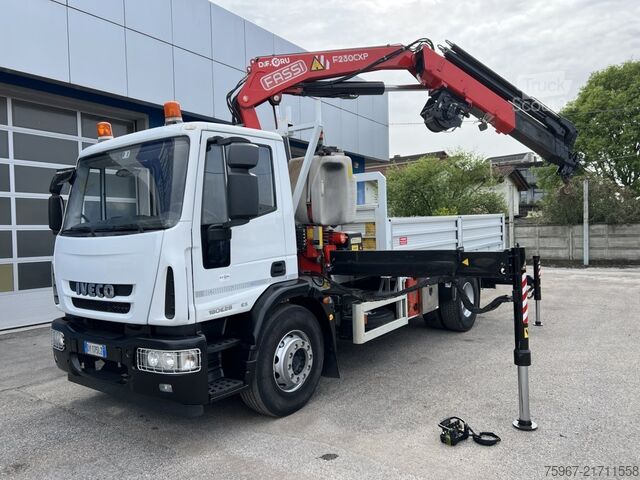 LKW mit Festaufbau und Kran Iveco Eurocargo 180e28