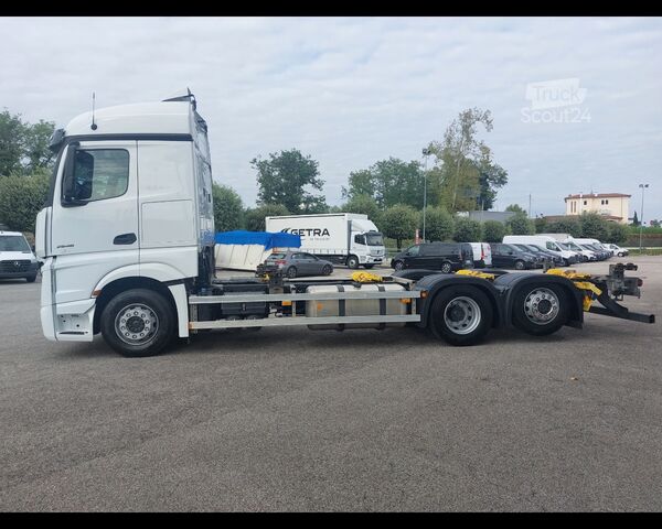 LKW-Fahrgestell MERCEDES-BENZ Actros L 25 6x2 - Actros L 2546 L 6x2