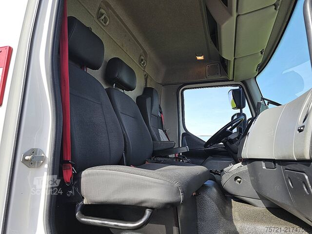 Volquete con grúa RENAULT D 240 HIAB 158ES4,16 ton