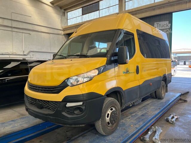 Transport de pasageri IVECO Daily