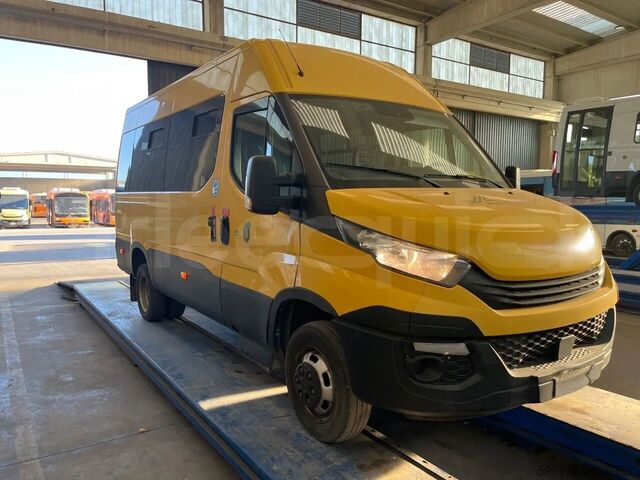 Transport de pasageri IVECO Daily
