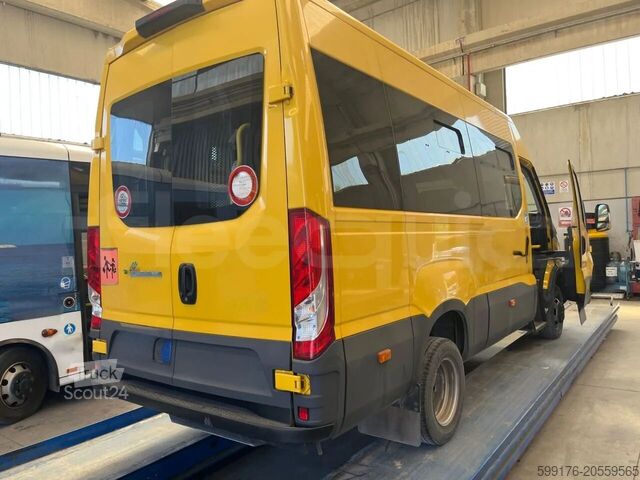 Przewożenie ludzi IVECO Daily