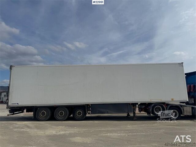 Konteinerių vežimas Schmitz Cargobull box semi-trailer with Carrier refrigeration unit.
