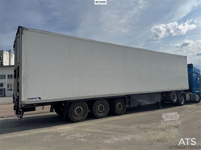 Konteinerių vežimas Schmitz Cargobull box semi-trailer with Carrier refrigeration unit.
