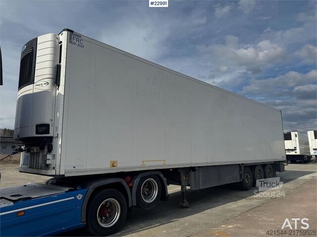 Konteinerių vežimas Schmitz Cargobull box semi-trailer with Carrier refrigeration unit.