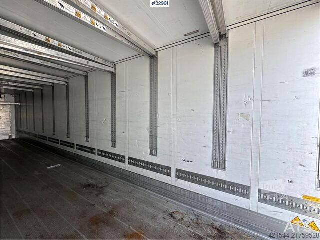 Konteinerių vežimas Schmitz Cargobull box semi-trailer with Carrier refrigeration unit.
