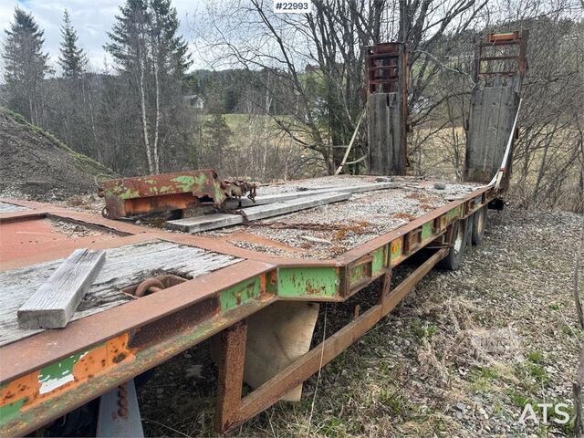 Žemas krautuvas Goldhofer machine trailer. Repair object.