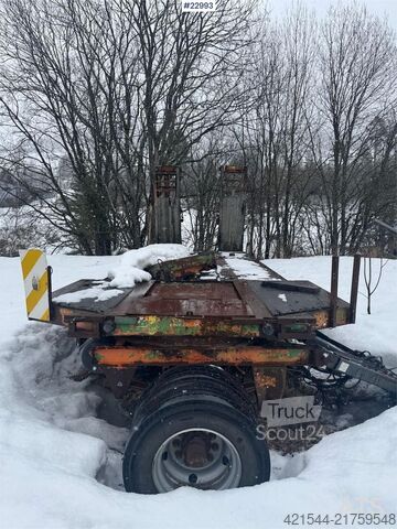 Žemas krautuvas Goldhofer machine trailer. Repair object.