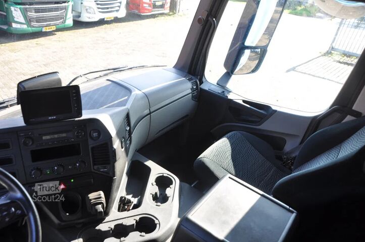 Resväska Mercedes-Benz Antos 1933 4X2 2019. 300.800km. NL-TRUCK