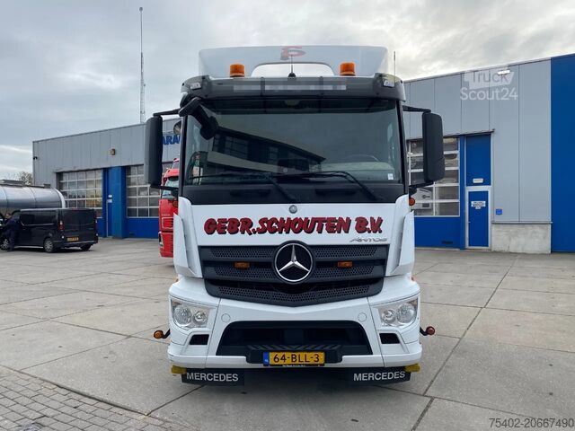 Standard tractor Mercedes-Benz Antos 1933 / Automatic