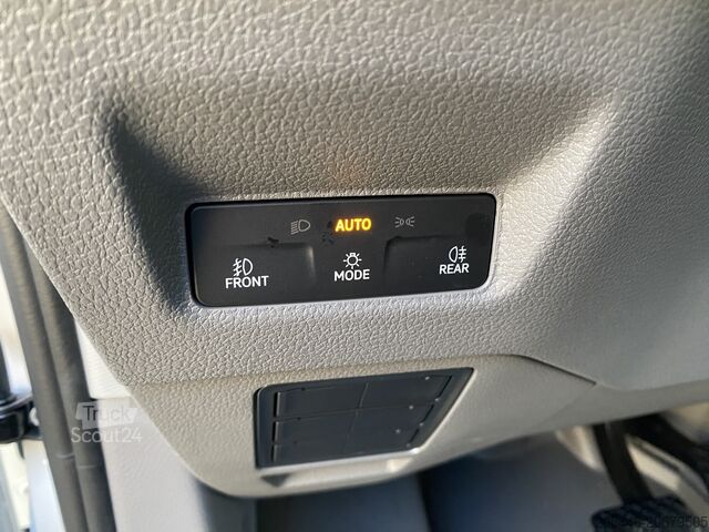 Nákladní automobil s plošinou a kabinou pro posádku MAN TGE 3.140 Doka Pritsche *AUTOM*NAVI*UVM*