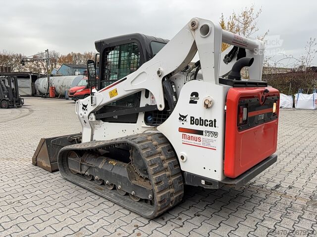 Compactlader op rupsbanden Bobcat t770 with 2013 Bobcat 108 Grader Attachment