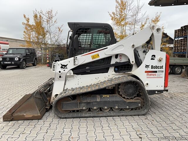 Compactlader op rupsbanden Bobcat t770 with 2013 Bobcat 108 Grader Attachment