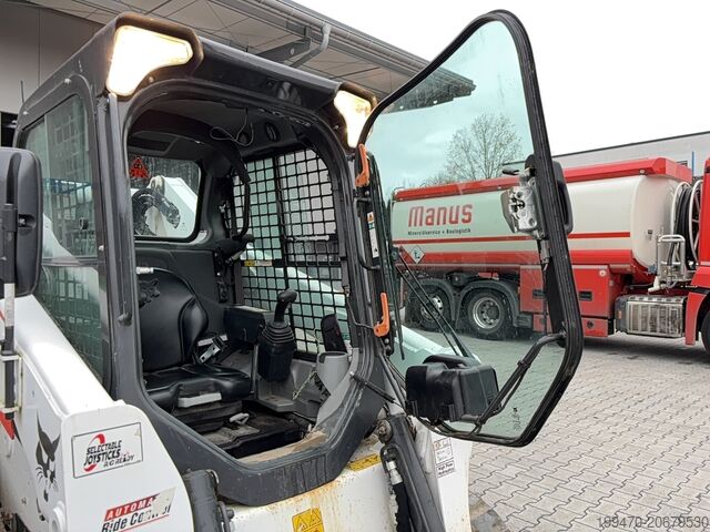 Compactlader op rupsbanden Bobcat t770 with 2013 Bobcat 108 Grader Attachment