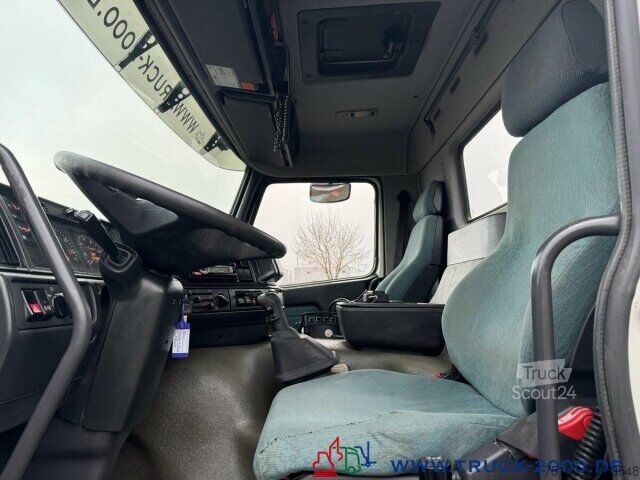 Tovornjak s kavljem za kontejnerje Volvo 340 HIAB Kran 11,9m=790kg 5+6 Steuerkreis Klima
