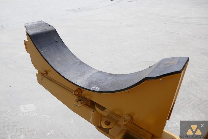 Cauruļu slānis Caterpillar D8T Pipe carrier