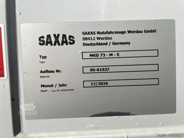 Vrachtwagen met bakwagen IVECO Eurocargo ML160E32 /P