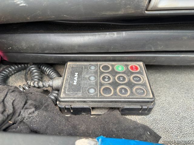 Balayeuse de voirie MAN TGM 18.340 Kehrmaschine FAUN VIAJET 6 HD 200 bar