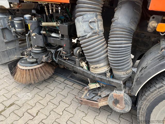 Balayeuse de voirie MAN TGM 18.340 Kehrmaschine FAUN VIAJET 6 HD 200 bar