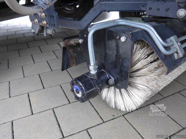 Balayeuse de voirie MERCEDES-BENZ ATEGO 1523 4x2 FAUN Viajet 6R/H HD 100 Bar