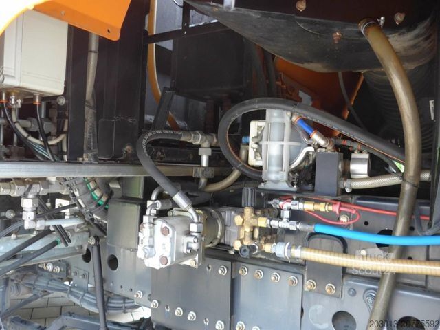 Balayeuse de voirie MERCEDES-BENZ ATEGO 1523 4x2 FAUN Viajet 6R/H HD 100 Bar