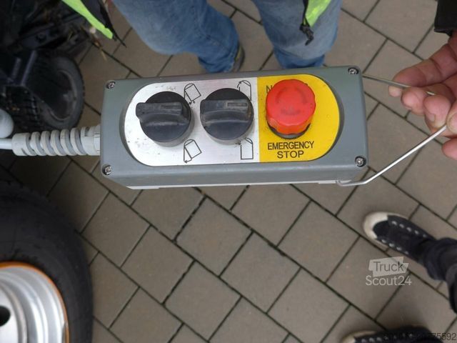 Spazzatrice stradale MERCEDES-BENZ ATEGO 1523 4x2 FAUN Viajet 6R/H HD 100 Bar