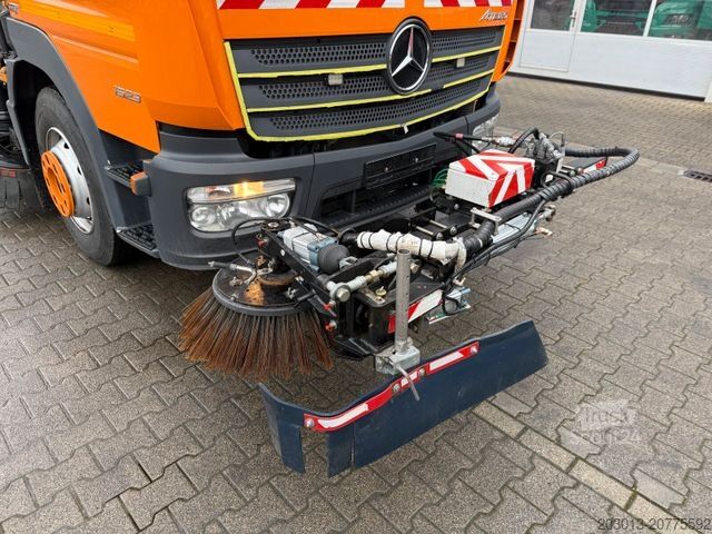 Balayeuse de voirie MERCEDES-BENZ ATEGO 1523 4x2 FAUN Viajet 6R/H HD 100 Bar