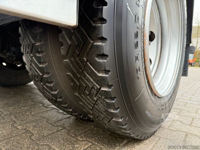 Balayeuse de voirie MERCEDES-BENZ ATEGO 1523 4x2 FAUN Viajet 6R/H HD 100 Bar