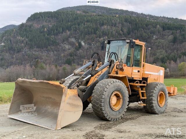  Volvo L120B Wheel loader with bucket