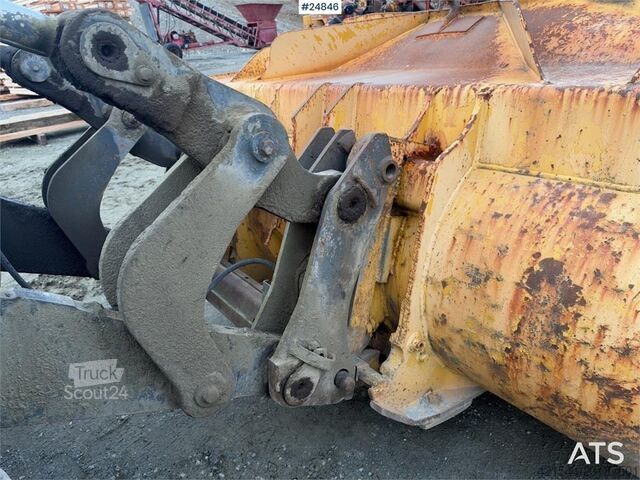  Volvo L120B Wheel loader with bucket