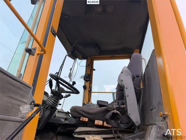  Volvo L120B Wheel loader with bucket