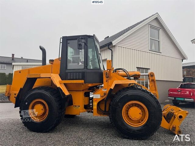  CASE 721B Wheel Loader with bucket