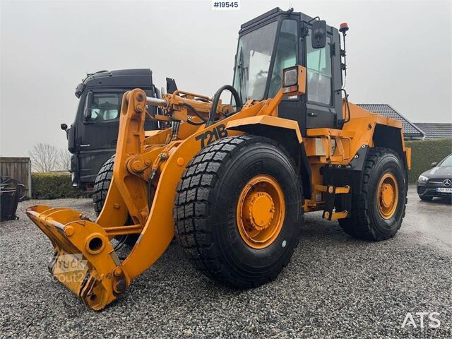  CASE 721B Wheel Loader with bucket