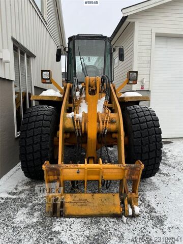  CASE 721B Wheel Loader with bucket