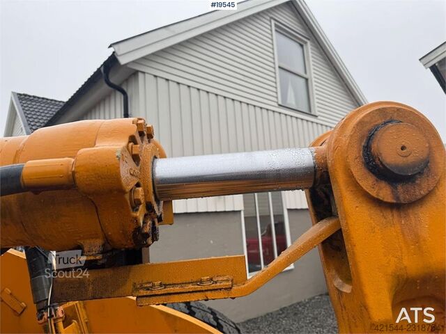  CASE 721B Wheel Loader with bucket