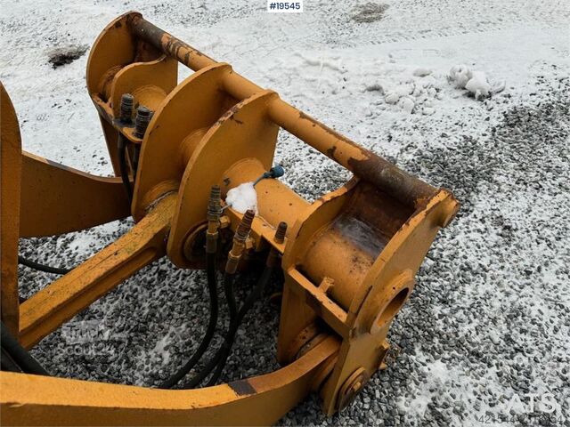  CASE 721B Wheel Loader with bucket