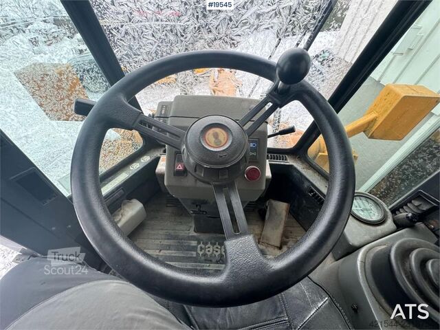  CASE 721B Wheel Loader with bucket