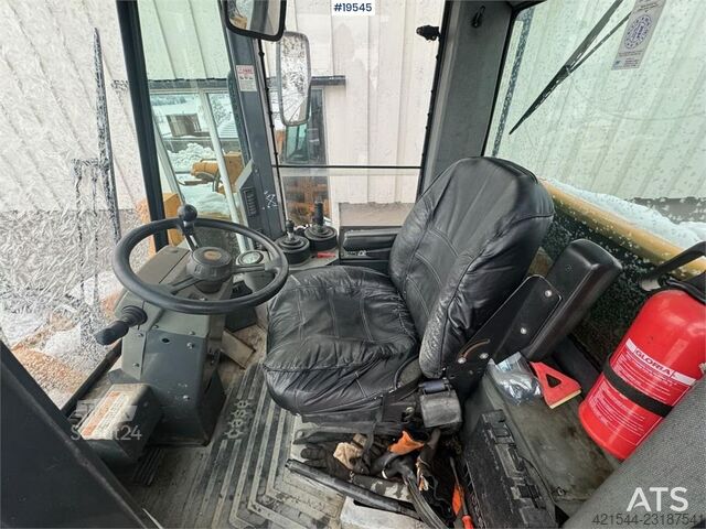 CASE 721B Wheel Loader with bucket