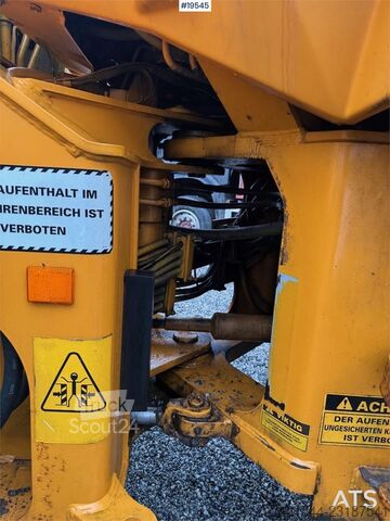  CASE 721B Wheel Loader with bucket